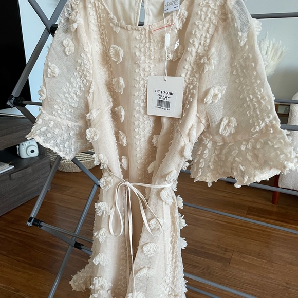 Never worn cream dress - Picture 3 of 3